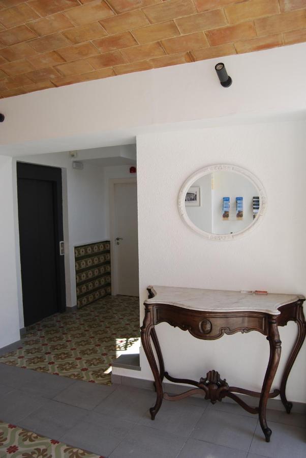 Fonda Comerc Estudio Doble Torroella de Montgrí Exteriér fotografie